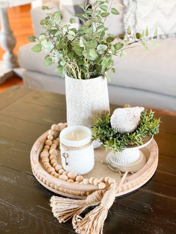 O colar de mesa complementa a decoração do ambiente