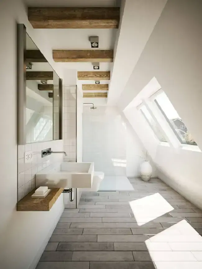 Projeto com claraboia com ventilação para banheiro