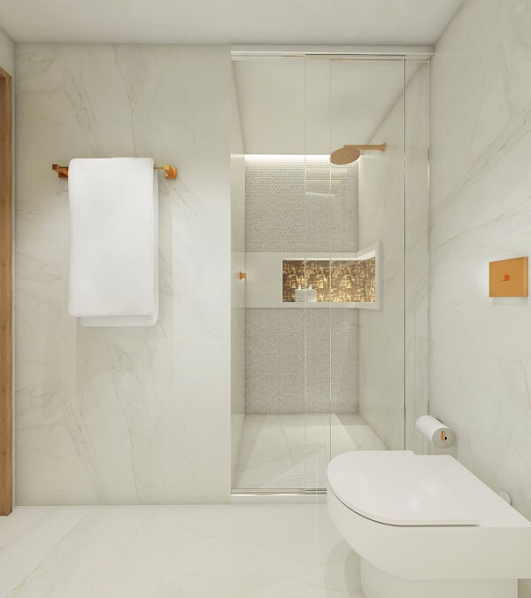 Banheiro revestido em mármore com box até o teto