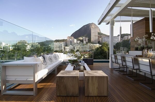 Casa com terraço moderno e aconchegante
