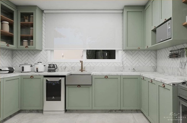 Cozinha moderna com armarios de cores frias