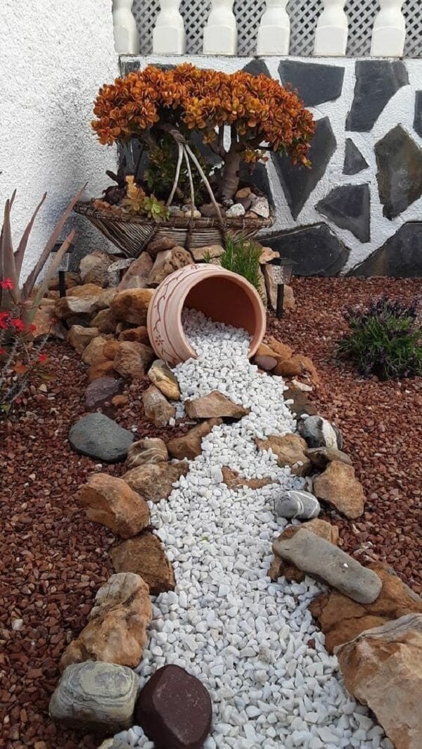 Crie uma linda obra de arte com pedra branca para jardim
