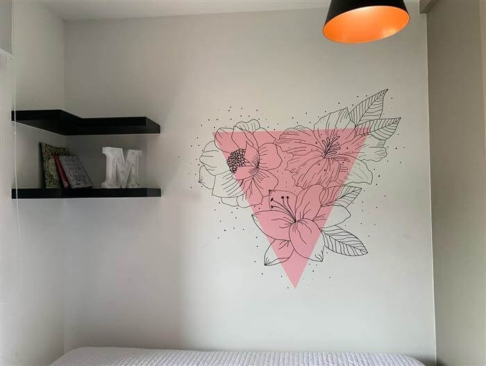 Desenhos para parede de quarto feminino traços finos e delicados completam o decor