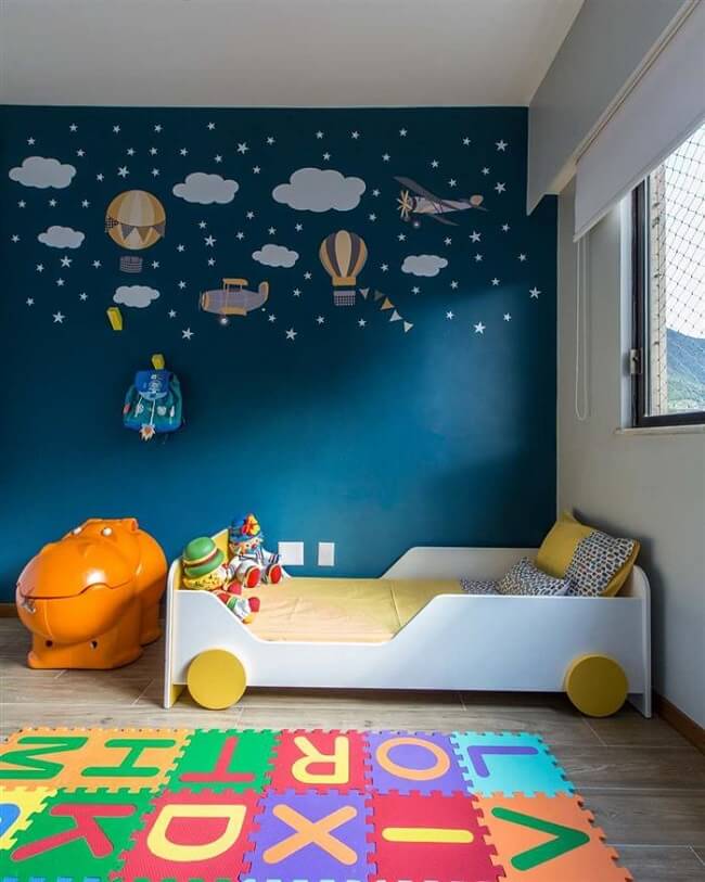 Se inspire nesse projeto com desenho para parede de quarto infantil