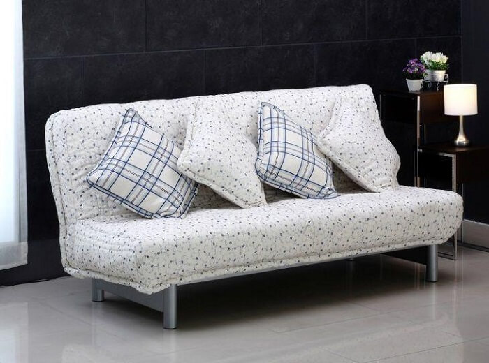 Avalie as dimensões do sofá cama minimalista