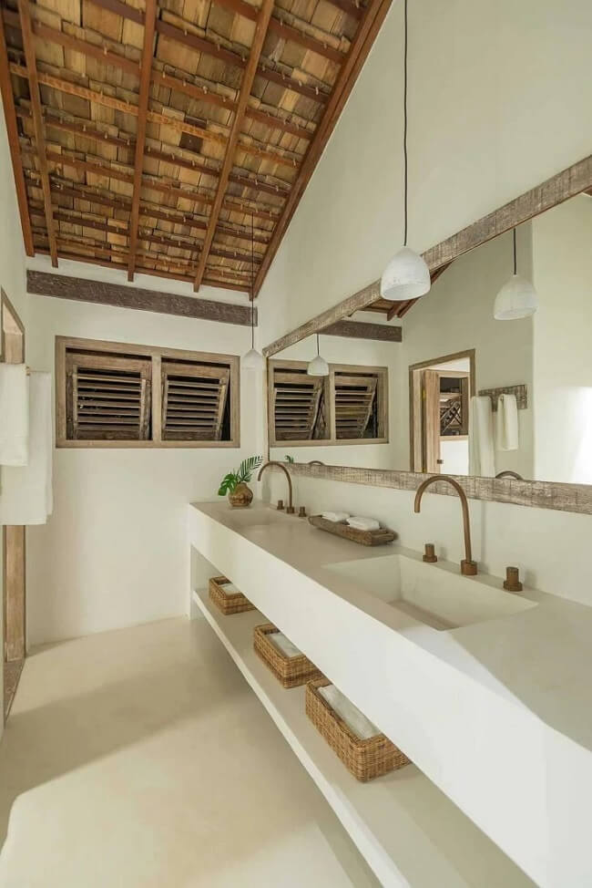 Banheiro compartilhado com piso cimento queimado branco