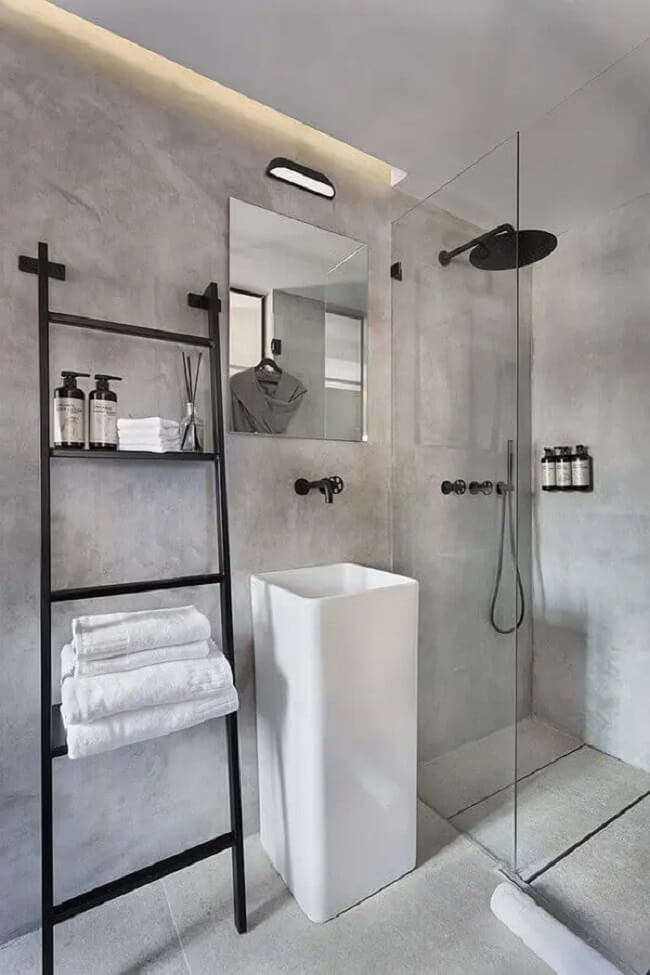 Banheiro industrial decorado com cimento queimado branco e cuba de piso