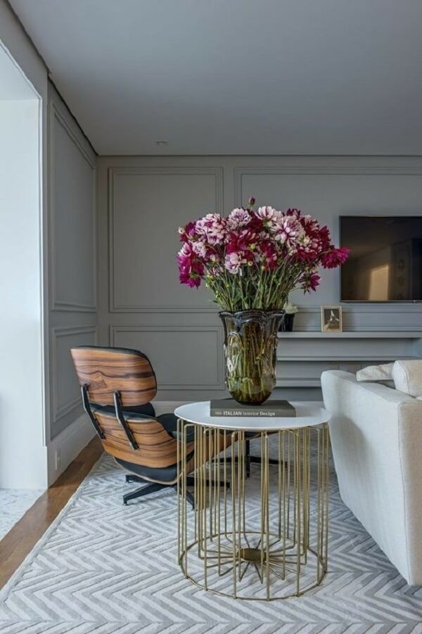 Itens de decoração para sala de estar com vaso floral
