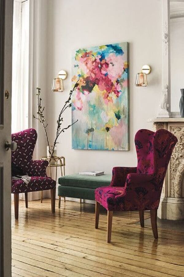 Sala clássica com quadro aquarela de flores