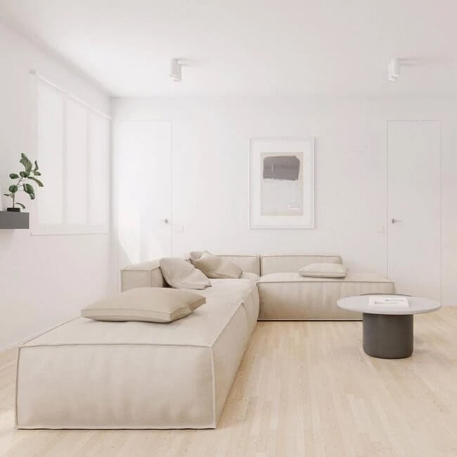 Sala clean com sofá minimalista