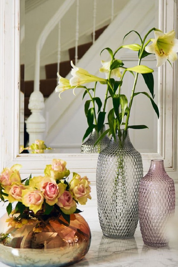 Vaso de vidro colorido sao os melhores itens de decoração para sala