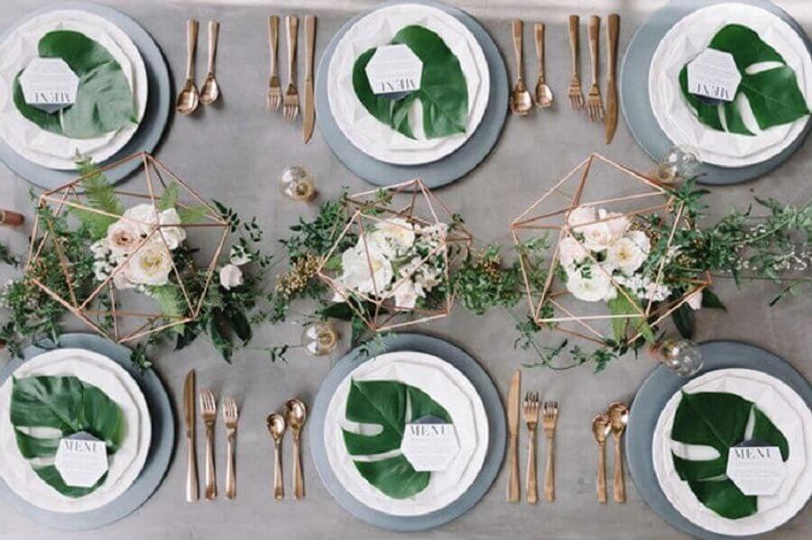 Arranjos de flores brancas para decoração de mesa posta ano novo Foto Dhalia Edwards