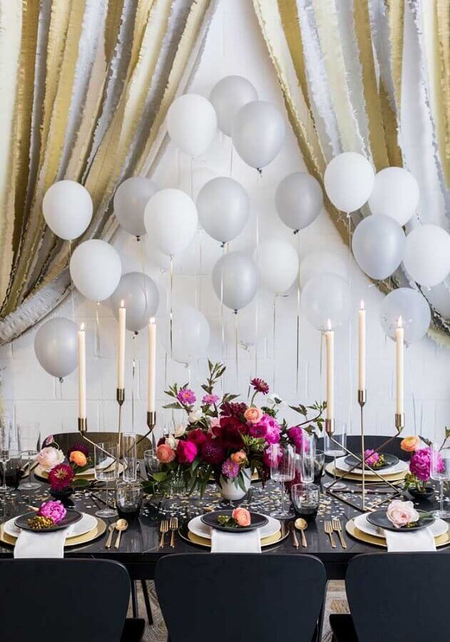Arranjos de flores para decoração de mesa posta ano novo moderna preta e dourada Foto 100 Layer Cake
