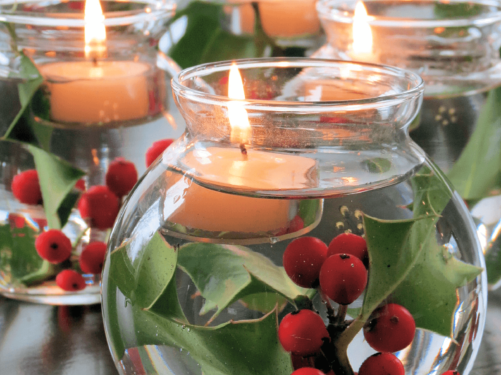 Arranjos de natal em vasos de vidro com flores e agua. Fonte - Cliparts Zone