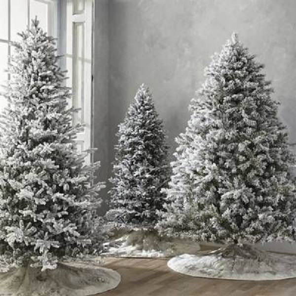 Árvore de natal nevada para decoração de casa