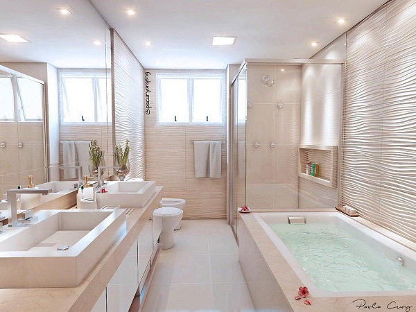Banheiro luxuoso com pia de mármore bege e cuba de apoio