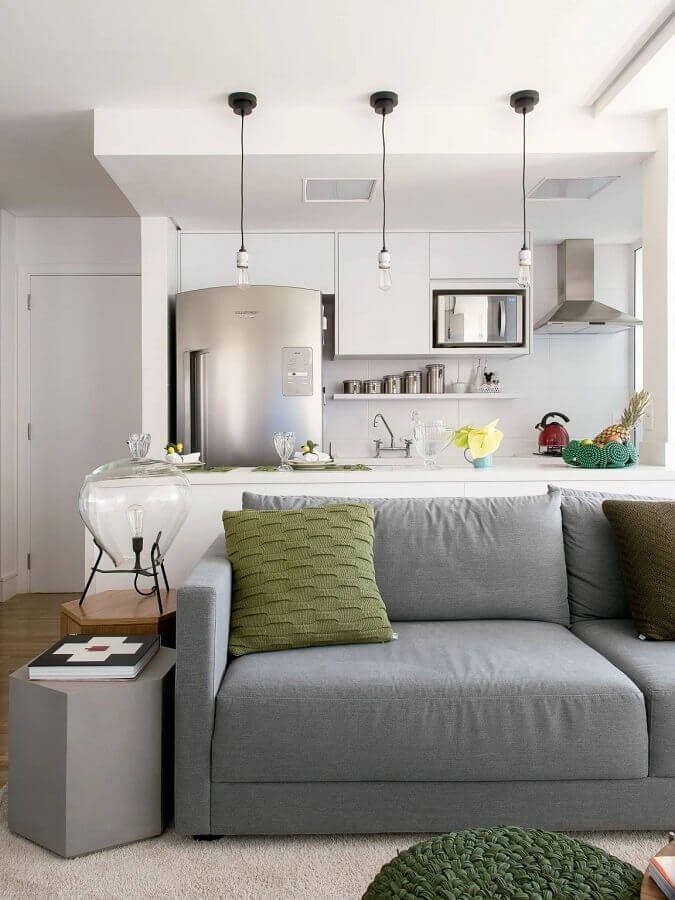 Cor clara para decoração de cozinha e sala juntas com luminária simples