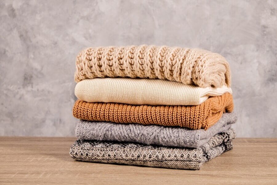 Como organizar guarda roupa com blusas de lã Foto iStock