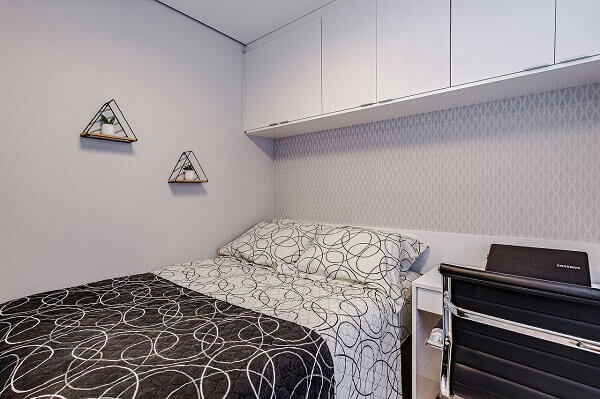 Como organizar um quarto modulado pequeno de solteiro com decoração de ambientes neutros