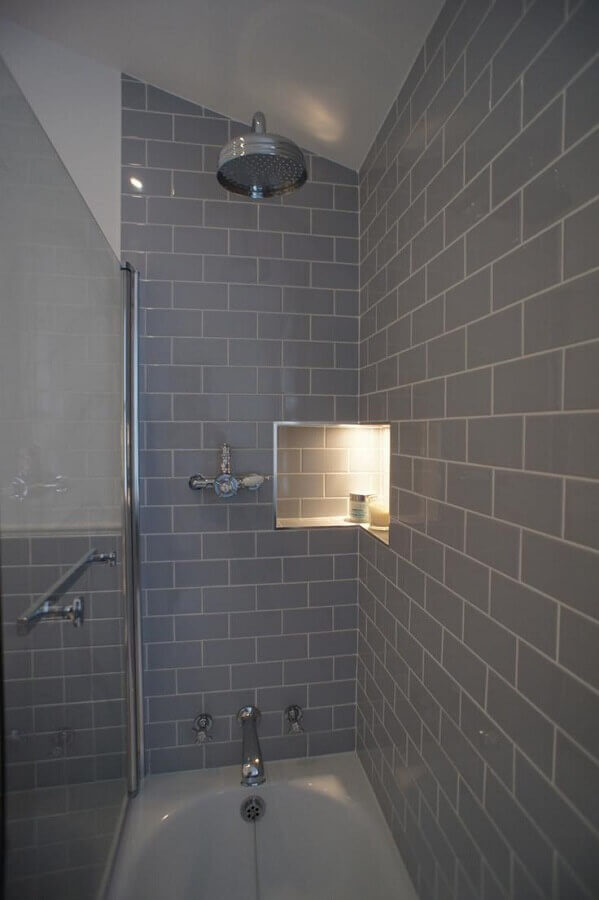Decoração de banheiros com nichos embutidos na lateral das paredes Foto Decor Fácil