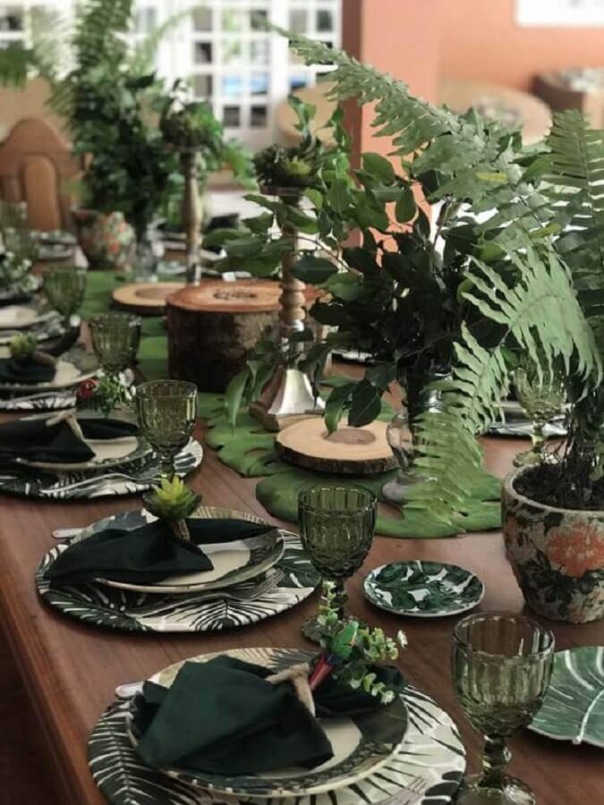 Folhagens para decoração de mesa posta de ano novo 