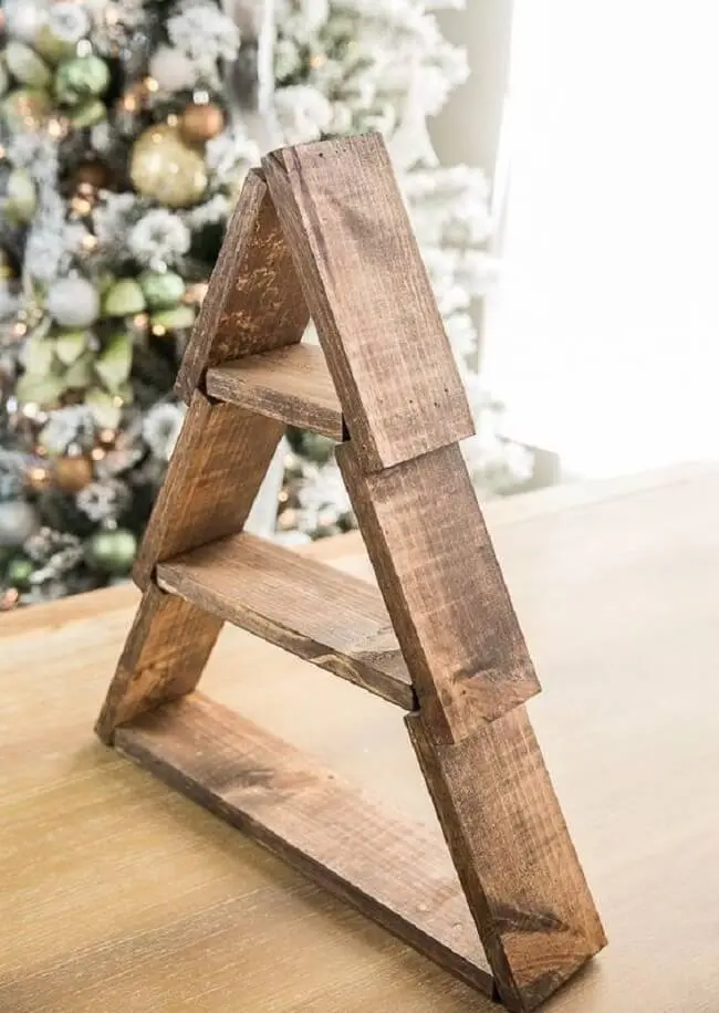 Modelo de árvore de natal de madeira rústica simples