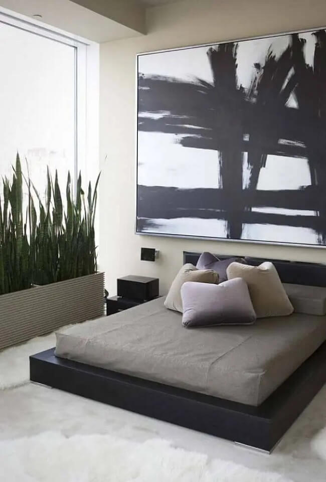 Quadro abstrato e cama oriental com base preta