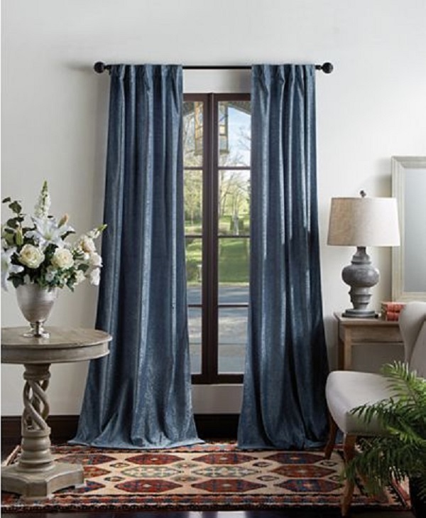 Tipos de cortina em tons de azul para combinar com decoração moderna