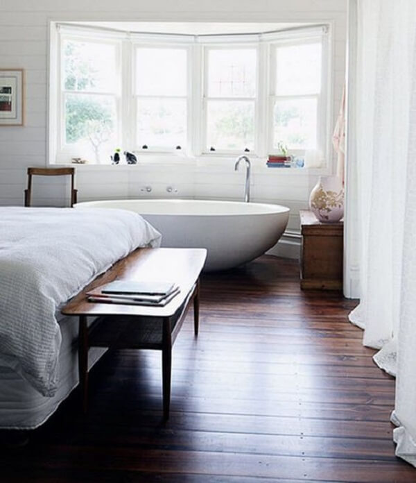 Tipos de cortina para quarto com banheira perto da janela