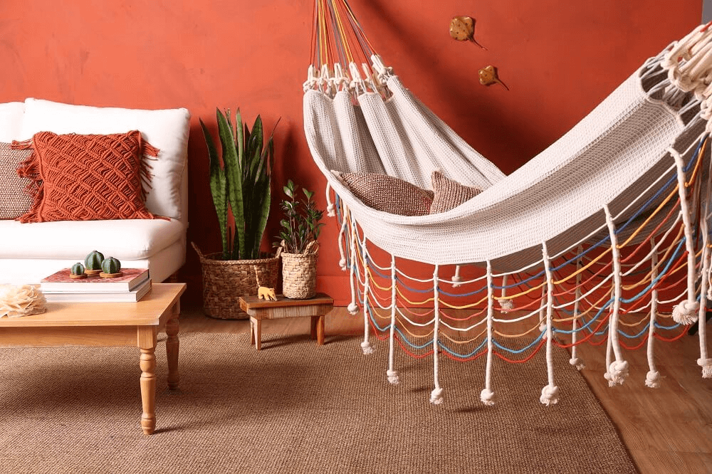 Produzida manualmente por artesãos do agreste paraibano, a rede Sarapintada é feita com algodão reaproveitado