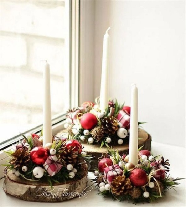 Decoração com arranjos natalinos e velas