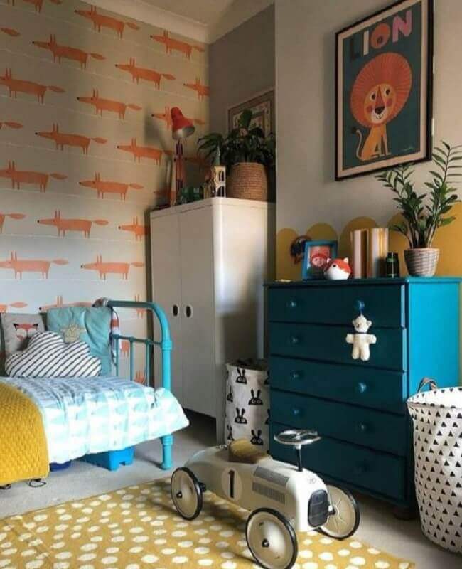 Papel de parede para quarto masculino infantil com decoração simples