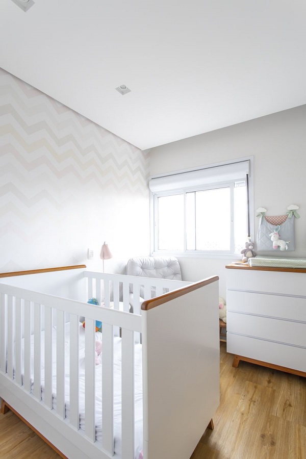 Berço moderno para quarto de bebê simples e charmoso