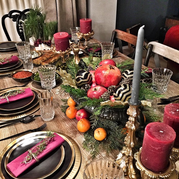 Mesa de natal simples decorada com frutas variadas